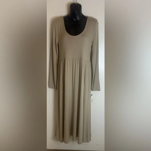 Elegant Tan Long Sleeve Dress - Picture 2 of 4